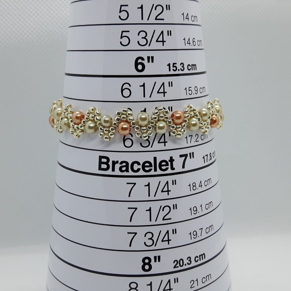 Bracelet... Hand beaded - Picture 3 of 3